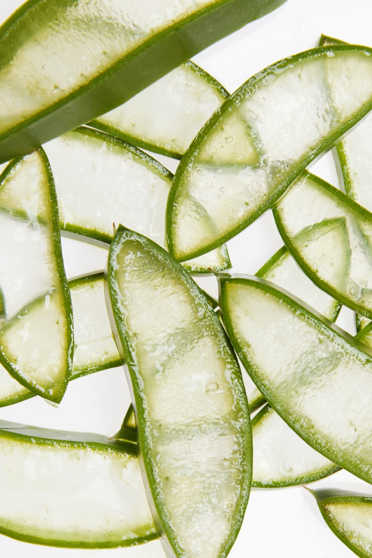 SLATE Body - Glossy slices of aloe vera, soothing and cooling with natural healing properties