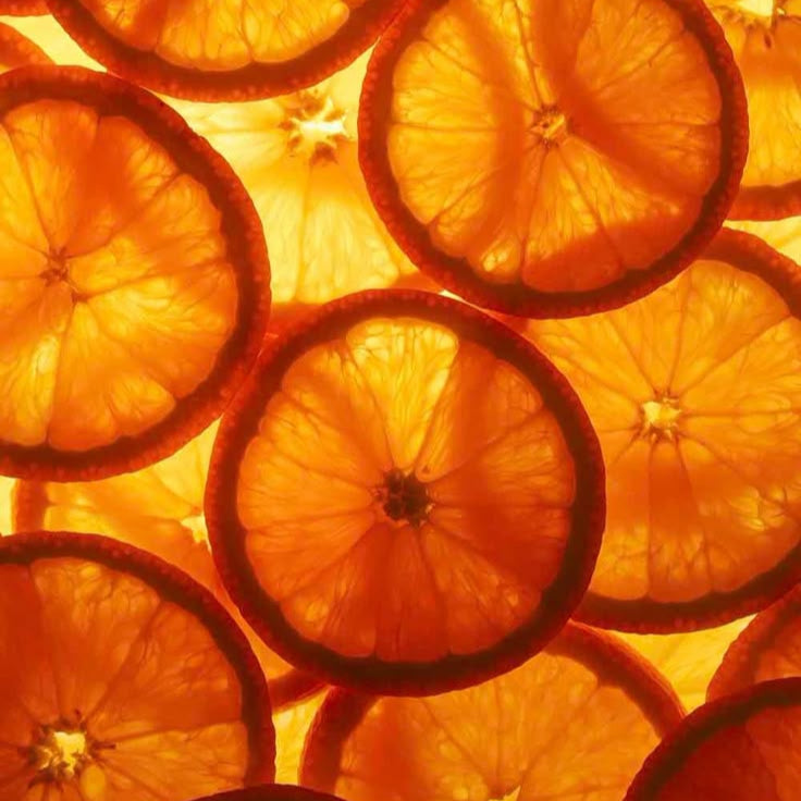 Translucent orange slices, rich in vitamin C to energize and rejuvenate the skin - SLATE Body